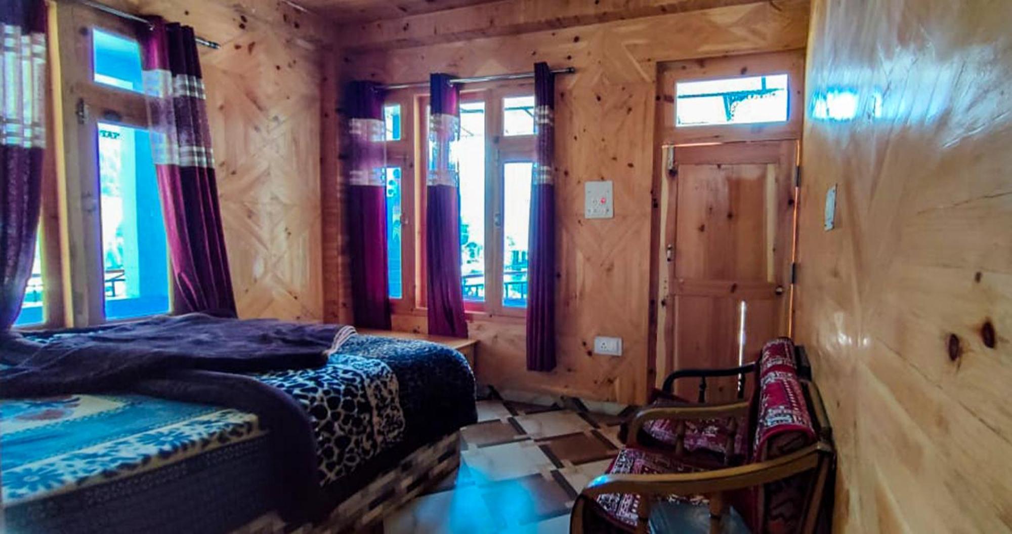 Eyesky, Tosh Hotell Exteriör bild